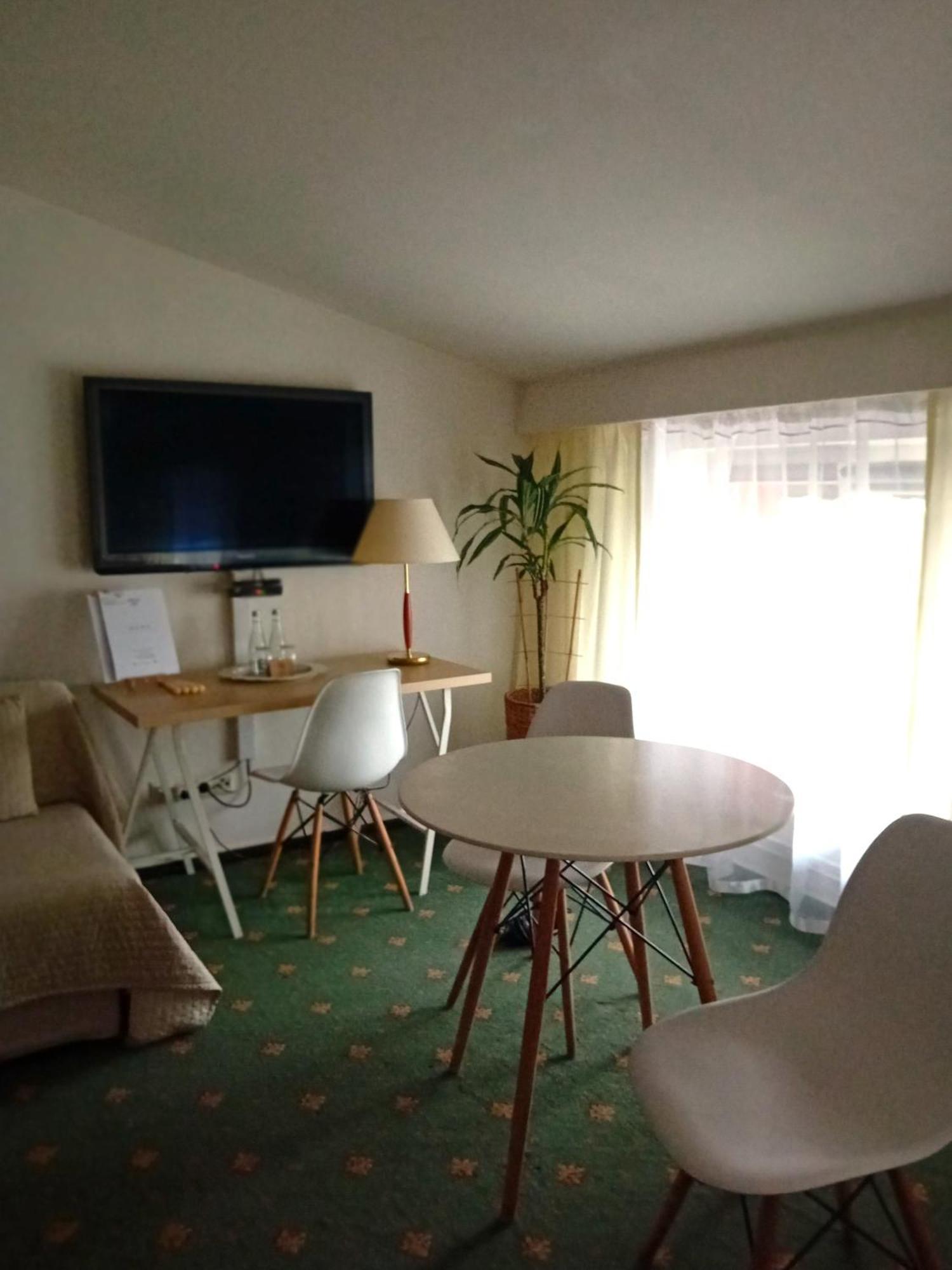 Zloty Lin Hotel Serock Kültér fotó