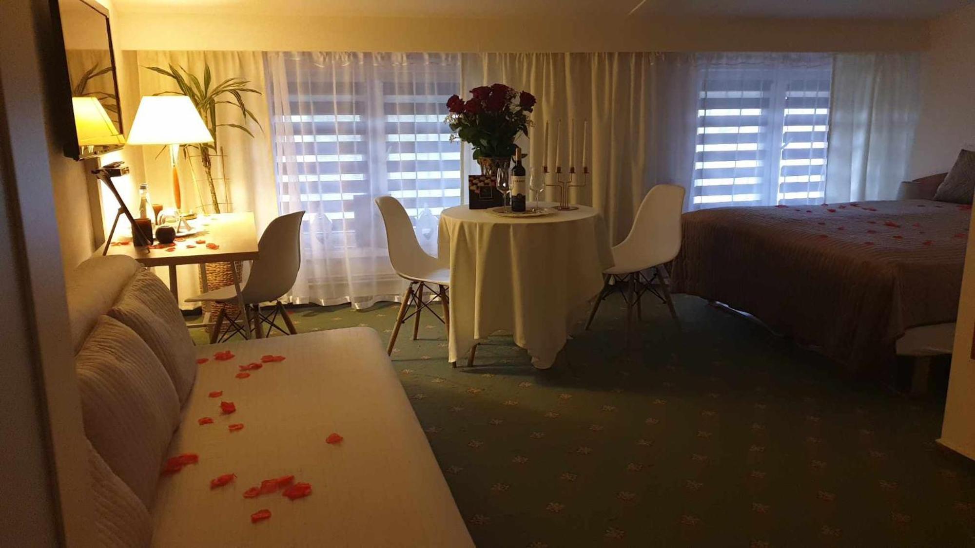 Zloty Lin Hotel Serock Kültér fotó
