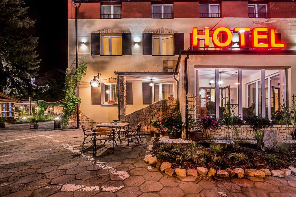 Zloty Lin Hotel Serock Kültér fotó